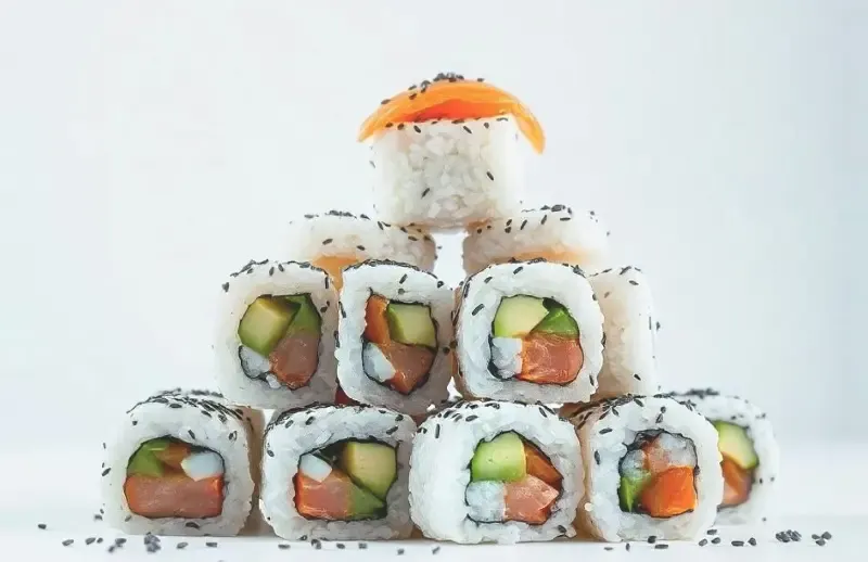 Promoción de jueves: dos makis tradicionales